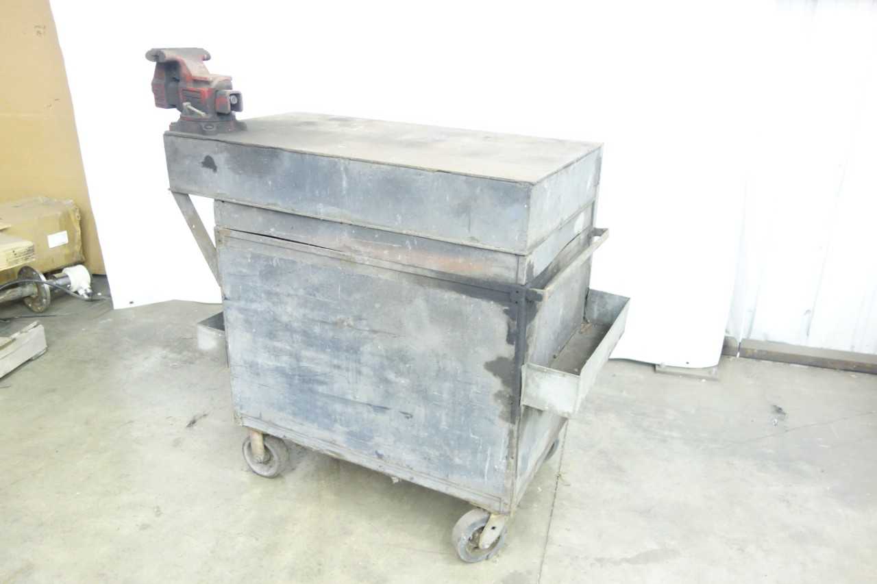 ROLLING TOOLBOX WITH VISE - TOOL STORAGE