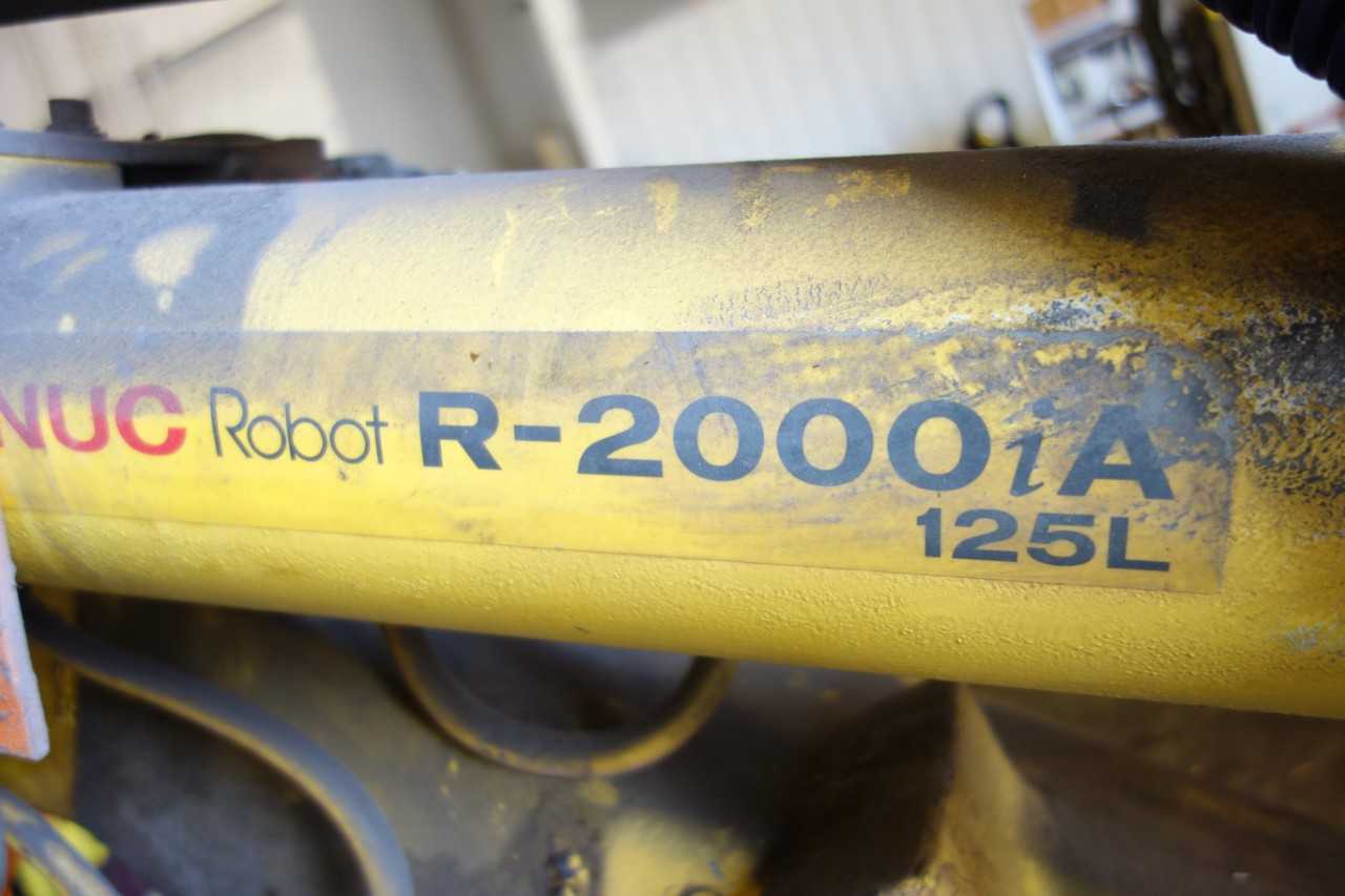 GE FANUC R-2000iA/125L ROBOT WITH R-J3iB CONTROLLER - INDUSTRIAL ROBOTS
