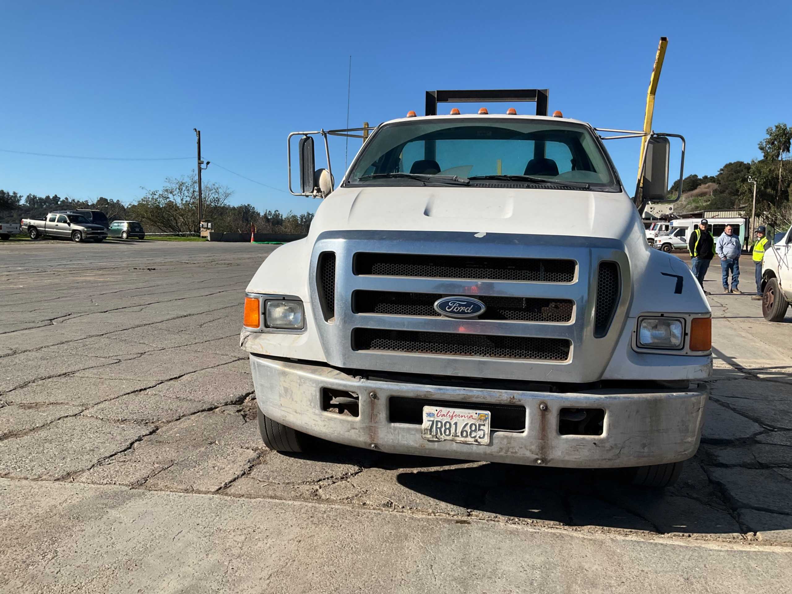 2004 FORD F-650 4X2 FLATBED TRUCK