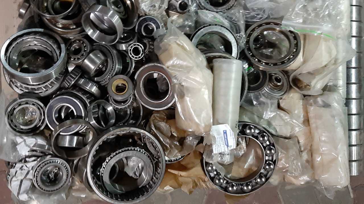 1 pallet of assorted bearings - BEARINGS
