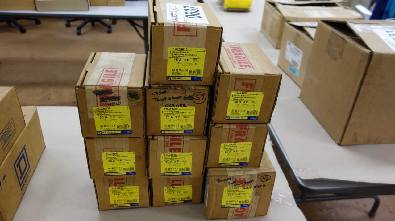 LOT OF 10 ASSORTED SQUARE D CIRCUIT BREAKERS - CIRCUIT BREAKERS
