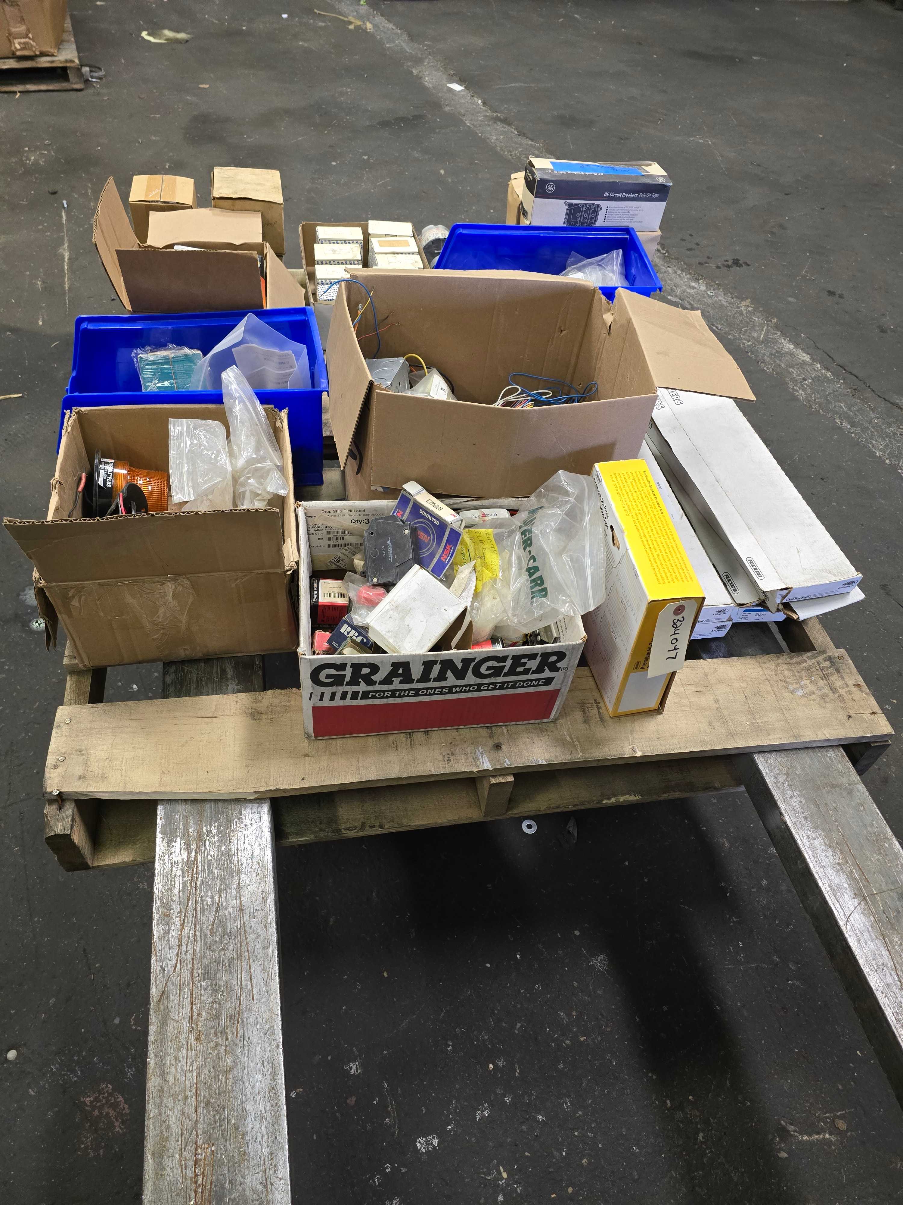 LOT OF INDUSTRIAL PARTS - FLEXCO - DAYTON - GE CIRCUIT BREAKERS - PARKER - INDUSTRIAL PARTS LOT OF INDUSTRIAL PARTS - FLEXCO - DAYTON - GE CIRCUIT BREAKERS - PARKER - INDUSTRIAL PARTS