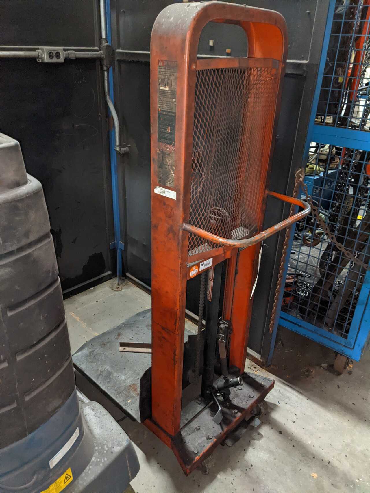 LEE M152 1000LBS MANUAL LIFT CART - ROLLING CARTS