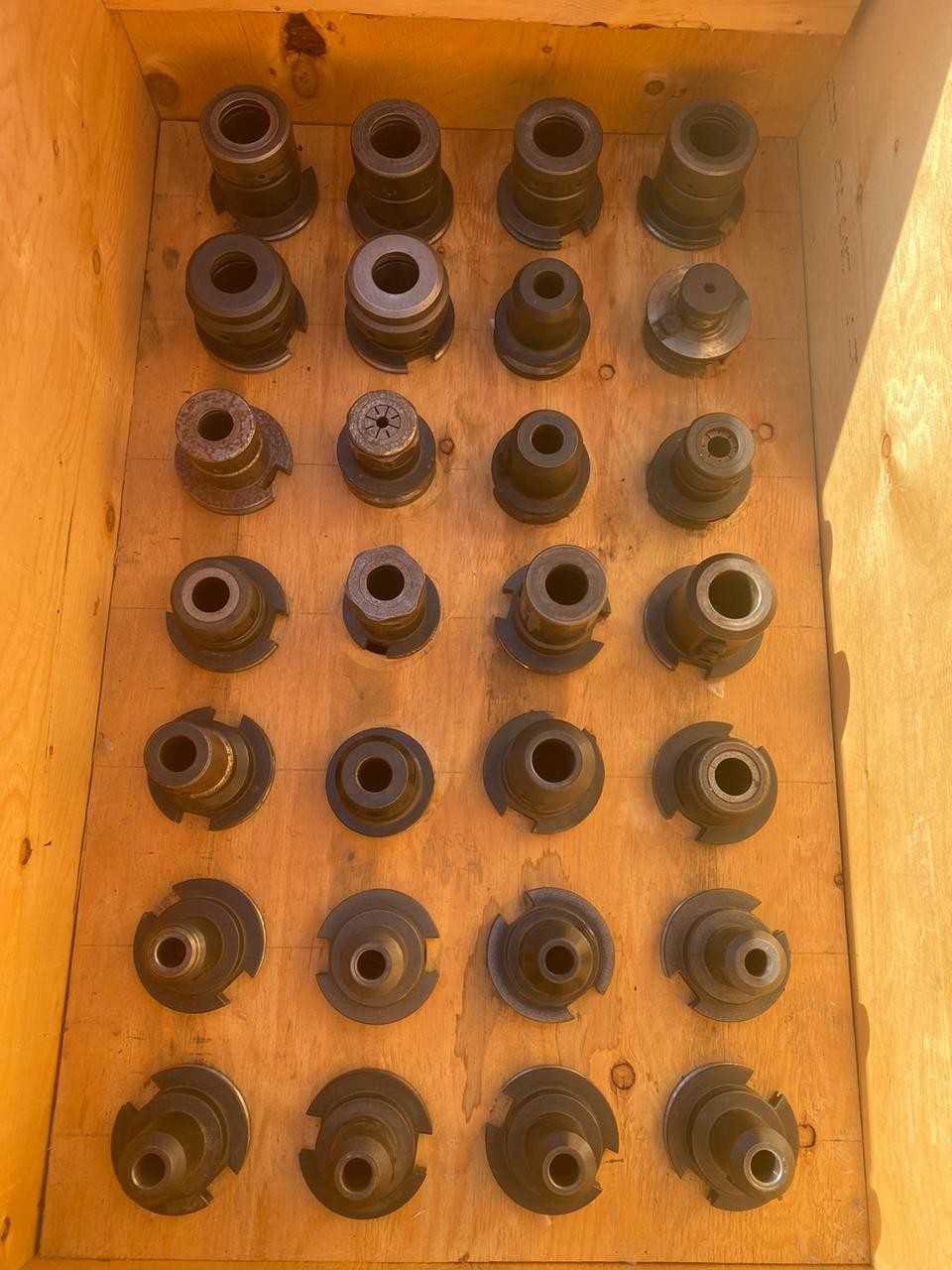 PALLET OF ASSORTED CAT 50 TOOL HOLDERS - MACHINING ACCESSORIES & TOOLING