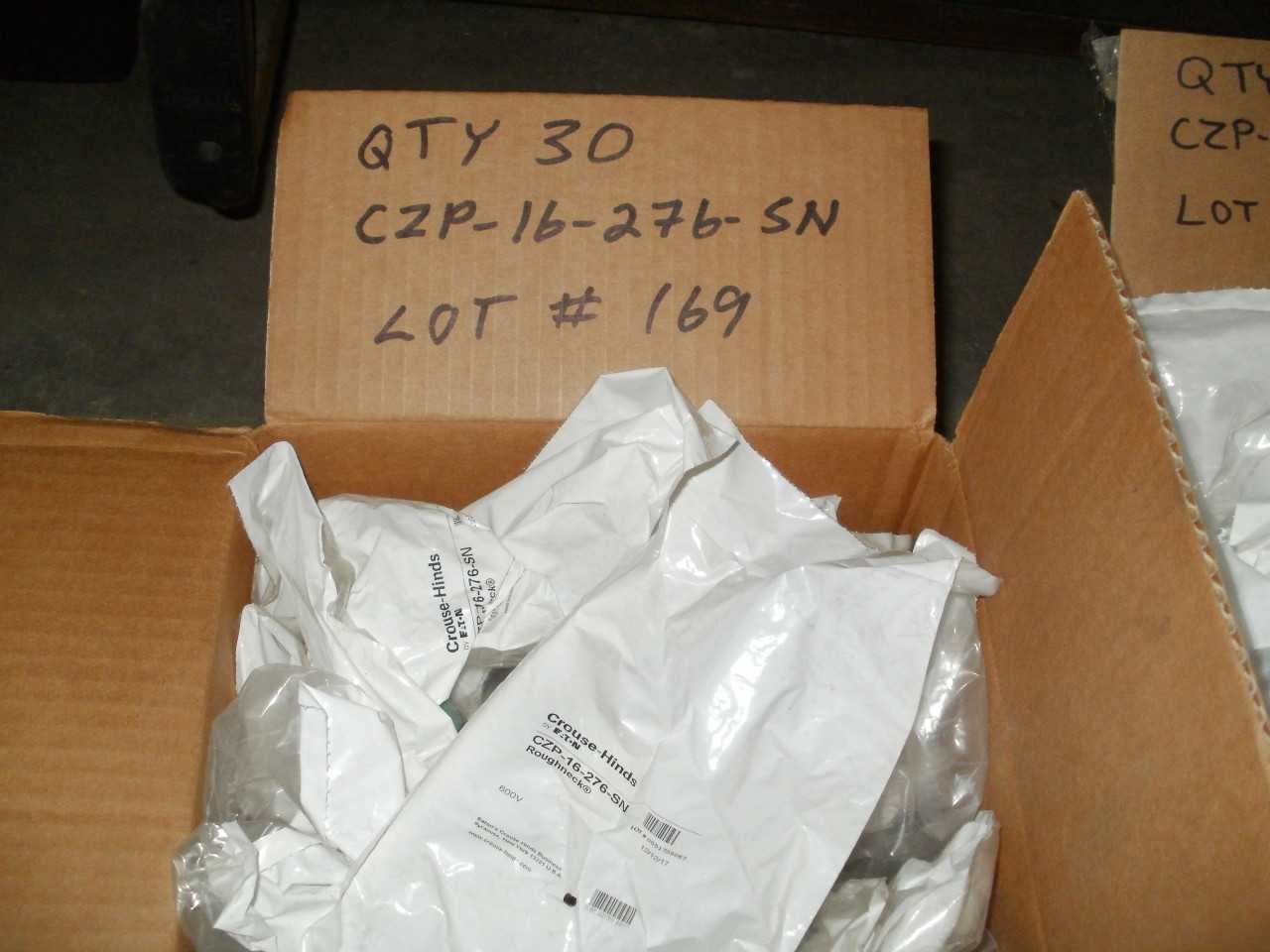 CROUSE-HINDS CZP-16-276-SN ( QTY. 30 )CZP-12-217-PN ( QTY. 60 ) - CONDUIT FITTING