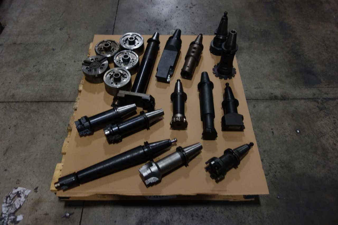 1 PALLET OF ASSORTED 3 JAW POWER CHUCKS, CAT50 TOOL HOLDERS WITH ATTACHMENTS - ELECTRIC POWER TOOLS