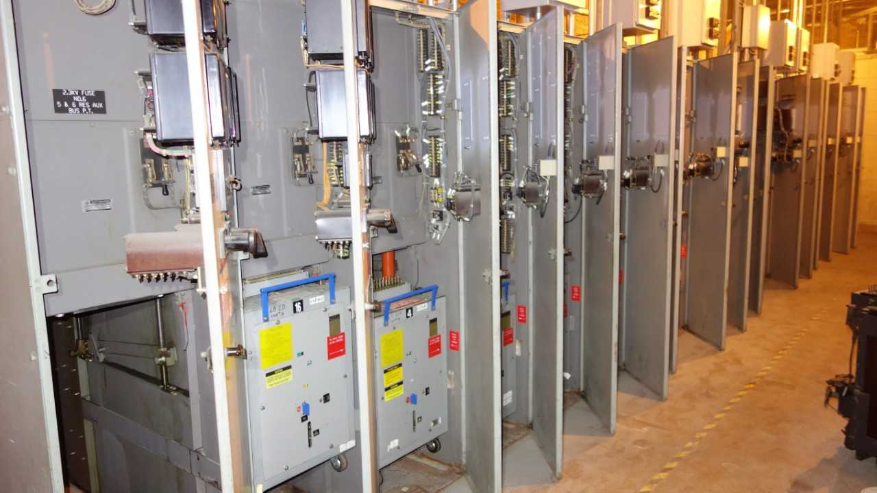 LOT OF 15 ESI 1200A 4.16KV-AC VAC U LIFT SWITCHGEAR BREAKER (DELAYED REMOVAL) - SWITCHGEAR