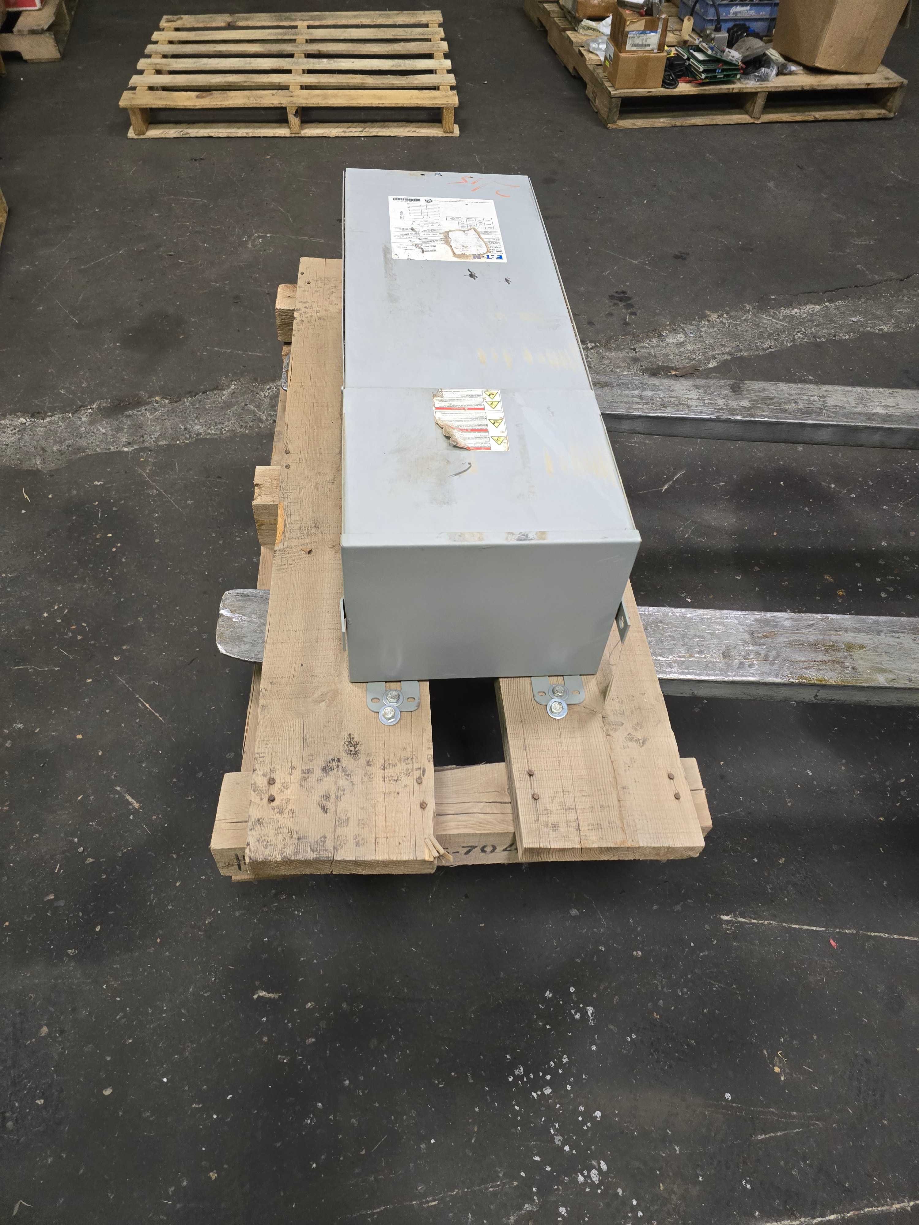 EATON P48G11S0318CUB MINI POWER CENTER TRANSFORMER/PANEL - POWER TRANSFORMERS EATON P48G11S0318CUB MINI POWER CENTER TRANSFORMER/PANEL - POWER TRANSFORMERS