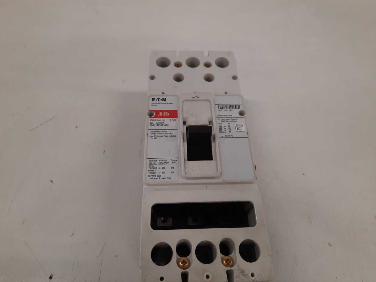 Quantity of 2x JD3250F 3P 250A 600VAC Molded Case Circuit Breakers - CIRCUIT BREAKERS