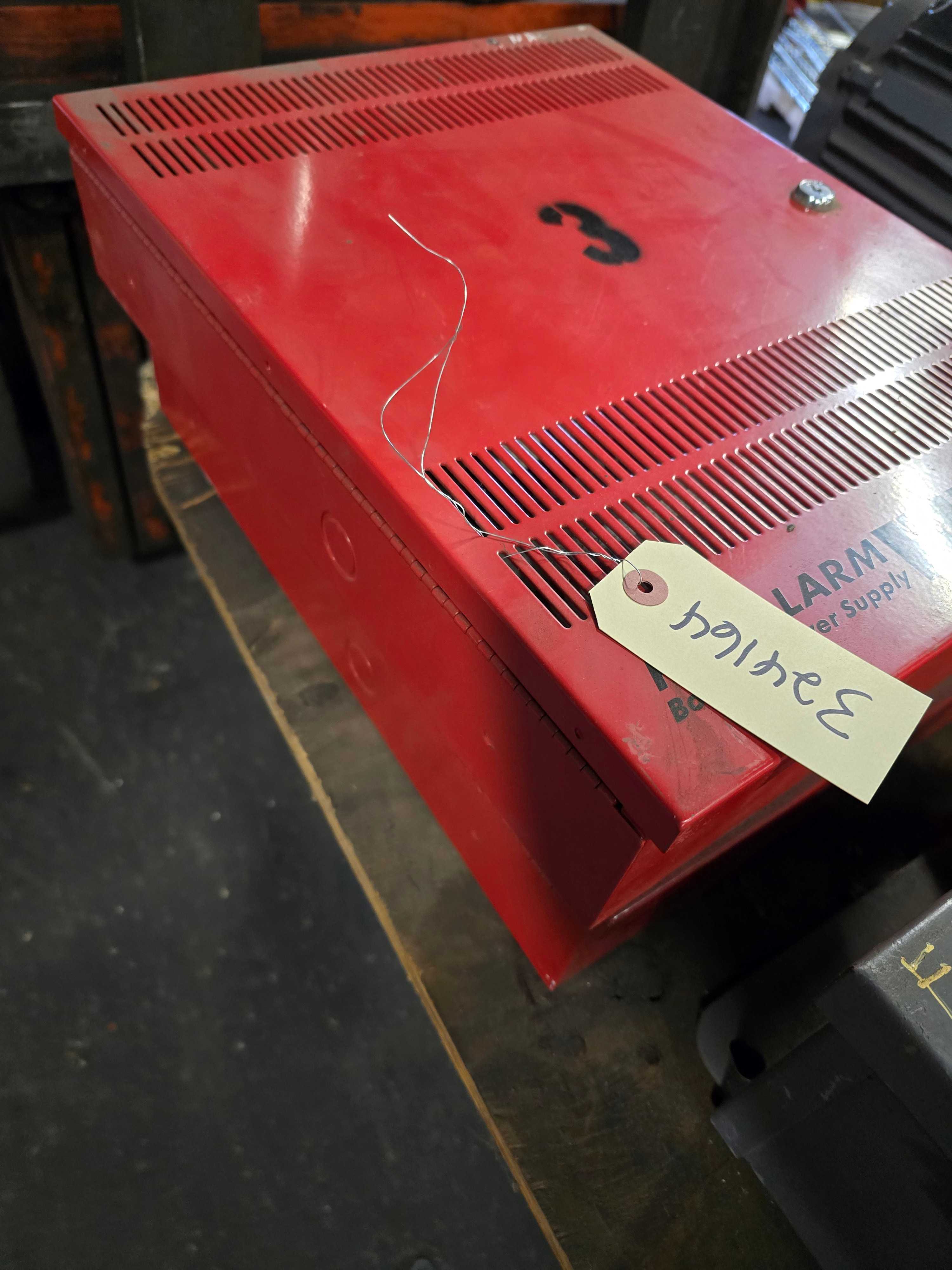 LOT OF 2 FIRE ALARM PANELS - ELECTRICAL COMPONENTS LOT OF 2 FIRE ALARM PANELS - ELECTRICAL COMPONENTS