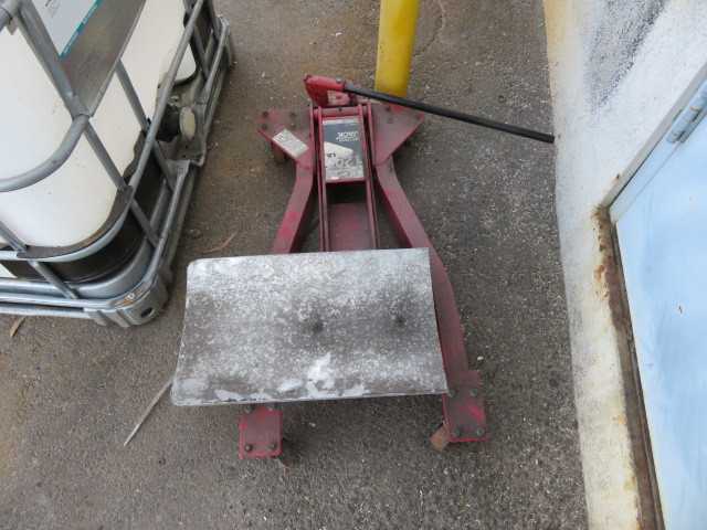 Hydraulic Jack - MANUAL PALLET JACKS
