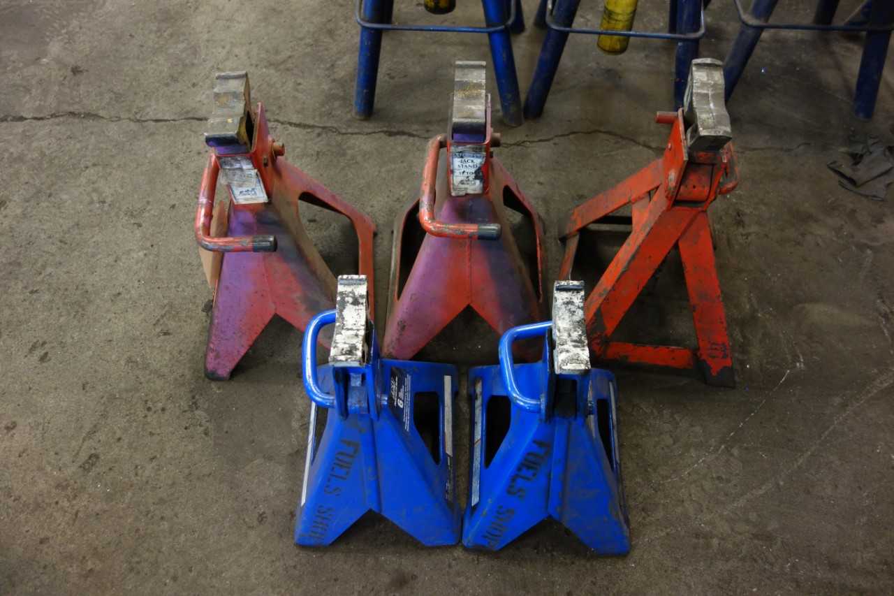 LOT OF 5 CAR TRAILER JACK STANDS, 6 TON, 12 TON - LIFTING EQUIPMENT