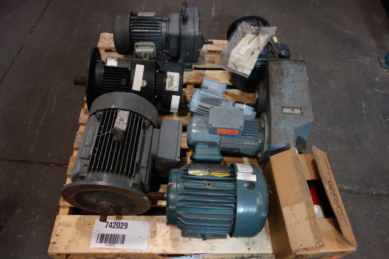 1 PALLET OF ASSORTED AC MOTORS- EMERSON, SEW EURODRIVE, BALDOR - ELECTRIC MOTORS