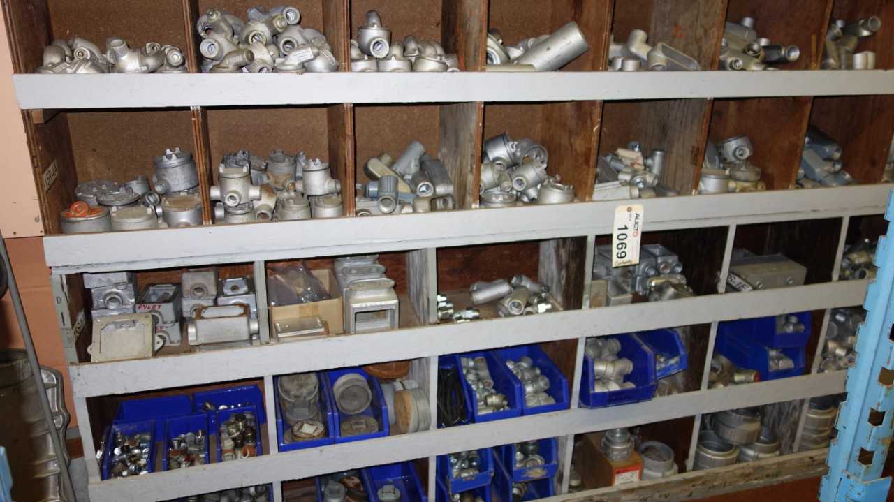 CONTENTS OF PIGEON HOLE CABINET, ASSORTED ELECTRIC CONDUIT FITTINGS - CONDUIT FITTING