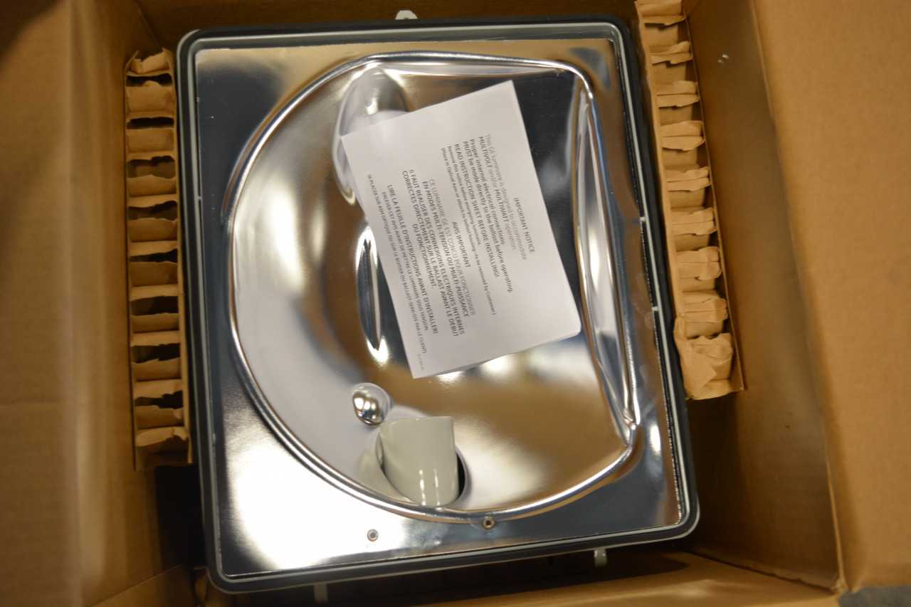 Lot of (7) Wallighter 400 Luminaire – W4L - INDUSTRIAL PARTS