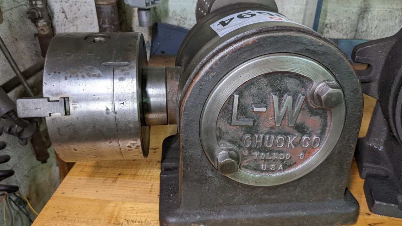 Lot of 2 chucks - MACHINE TOOLING