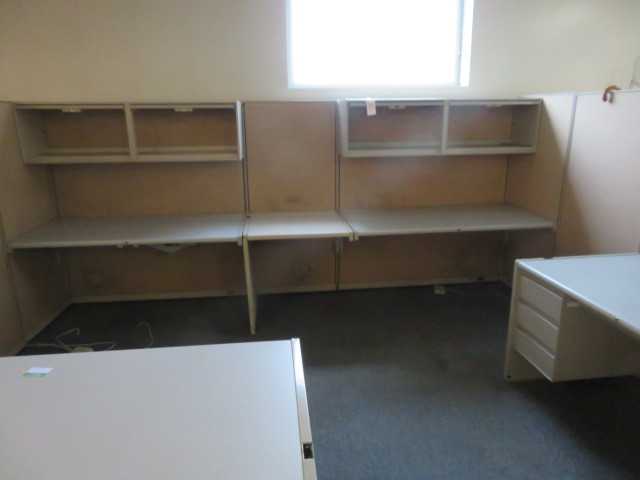 Office Furniture and Panels, Lot - MISCELLANEOUS