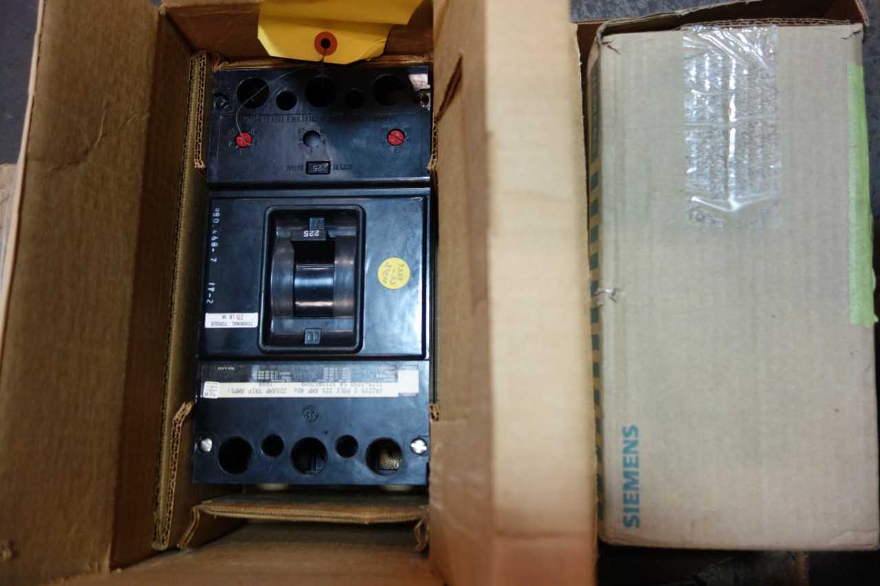 LOT OF ASSORTED MOLDED CASE CIRCUIT BREAKERS- WESTINGHOUSE, SIEMENS - CIRCUIT BREAKERS