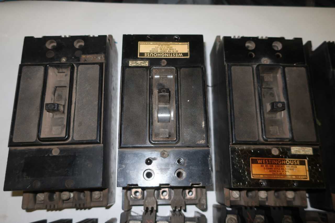 LOT OF 16 ASSORTED WESTINGHOUSE 3P CIRCUIT BREAKERS - CIRCUIT BREAKERS