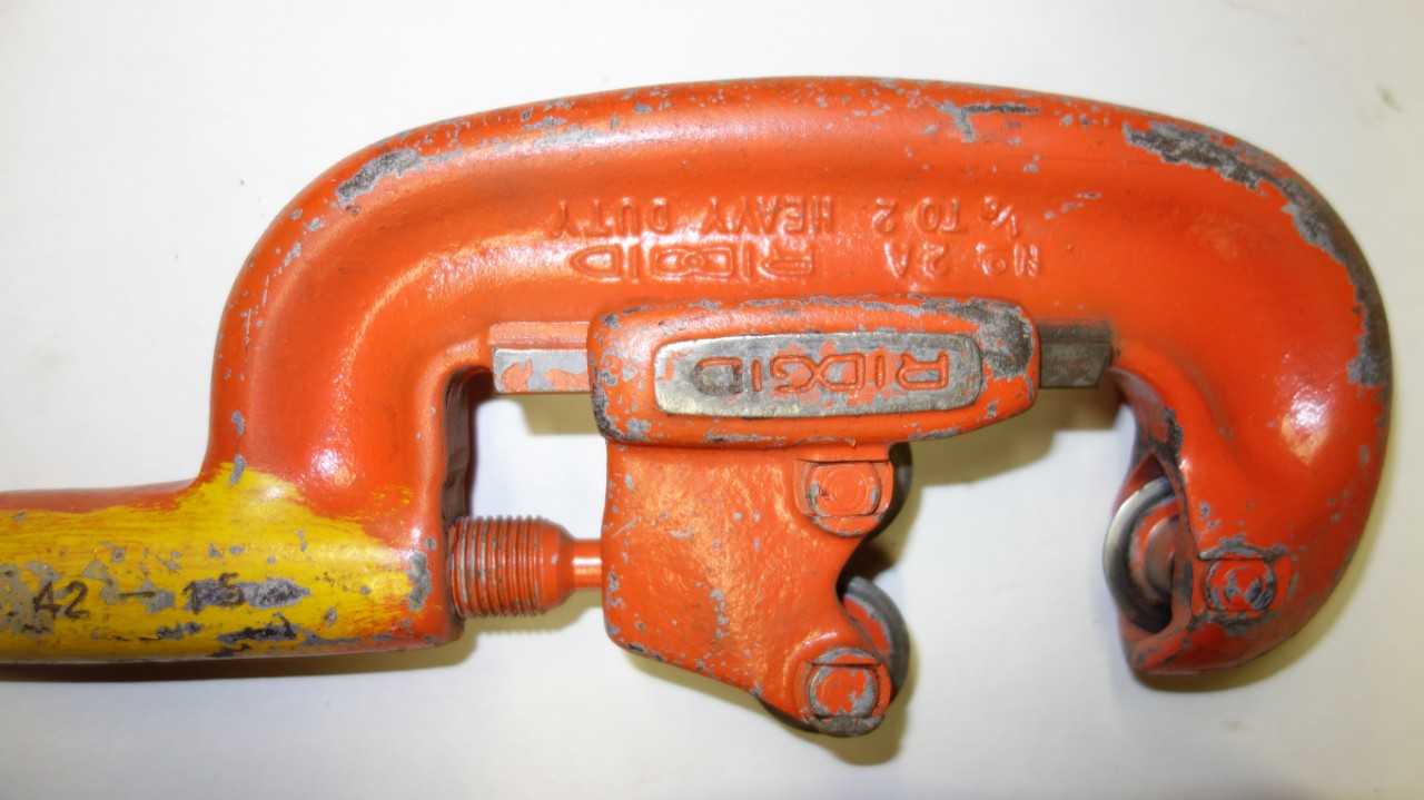 LOT OF 5 RIDGID 2A 1/2 TO 2 IN PIPE CUTTERS - HAND TOOLS