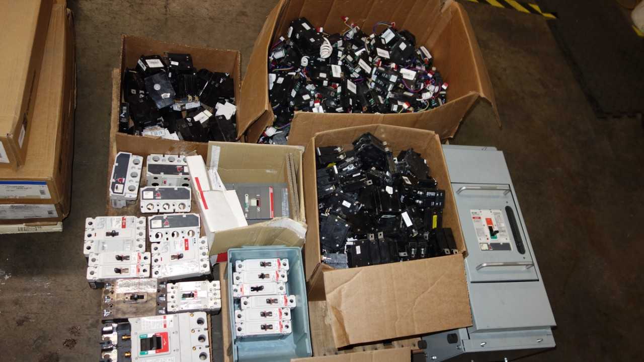 1 PALLET OF ASSORTED EATON ABB CIRCUIT BREAKERS, J250H - CIRCUIT BREAKERS