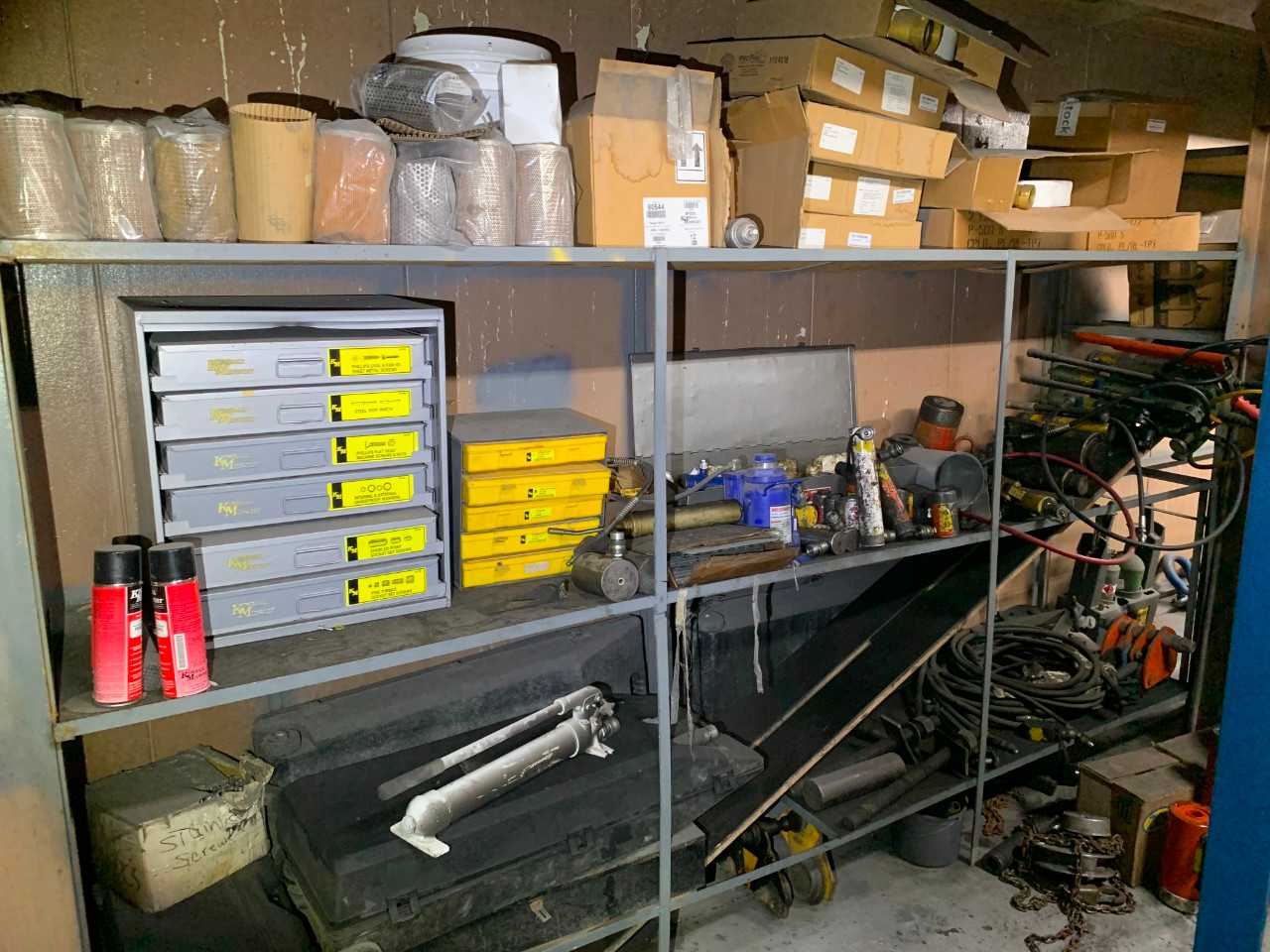 CONTENTS OF SHELVING - HYDRAULIC PARTS