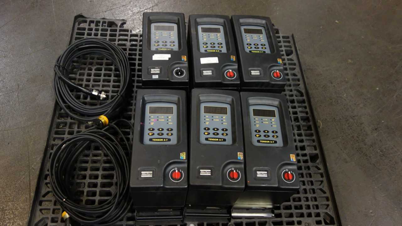 LOT OF 6 ASSORTED ATLAS COPCO TENSOR NUTRUNNER CONTROLLERS, 2X 4220 EXTENSION CABLES, PF3109-C-HW 8433 7900 05, PF3107-C-HW 8433 7700 05 - AUTOMATION & CONTROLS