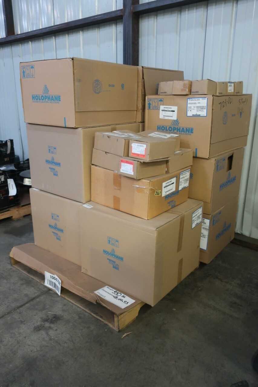 PALLET OF ASSORTED LIGHT FIXTURES AND CONDUIT FITTINGS - LIGHTING