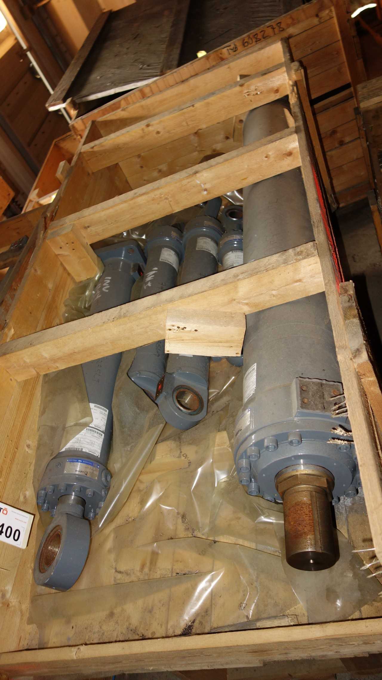 1 CRATE OF ASSORTED VALMET HYDRAULIC CYLINDERS - HYDRAULIC CYLINDERS