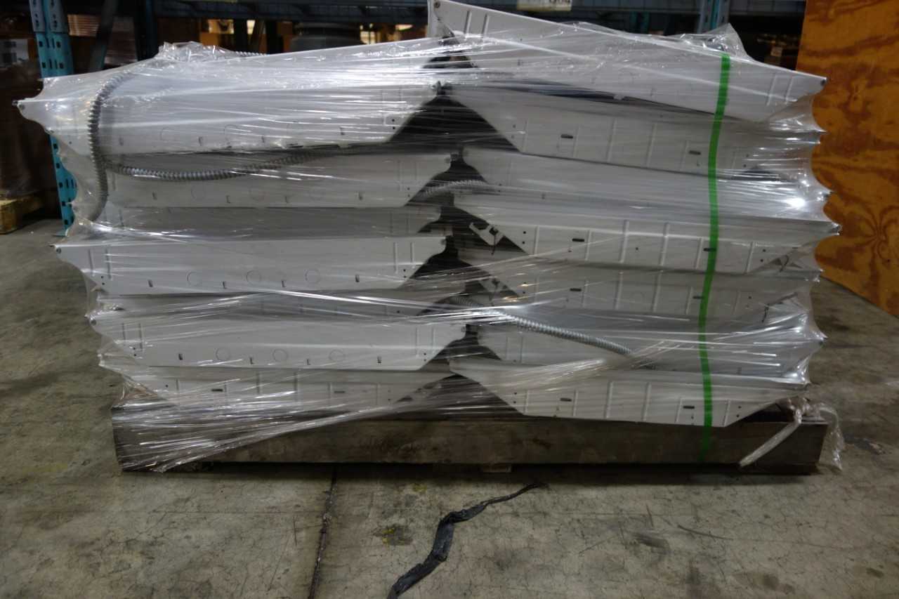 PALLET OF HANGING LIGHT FIXTURES - LIGHTING