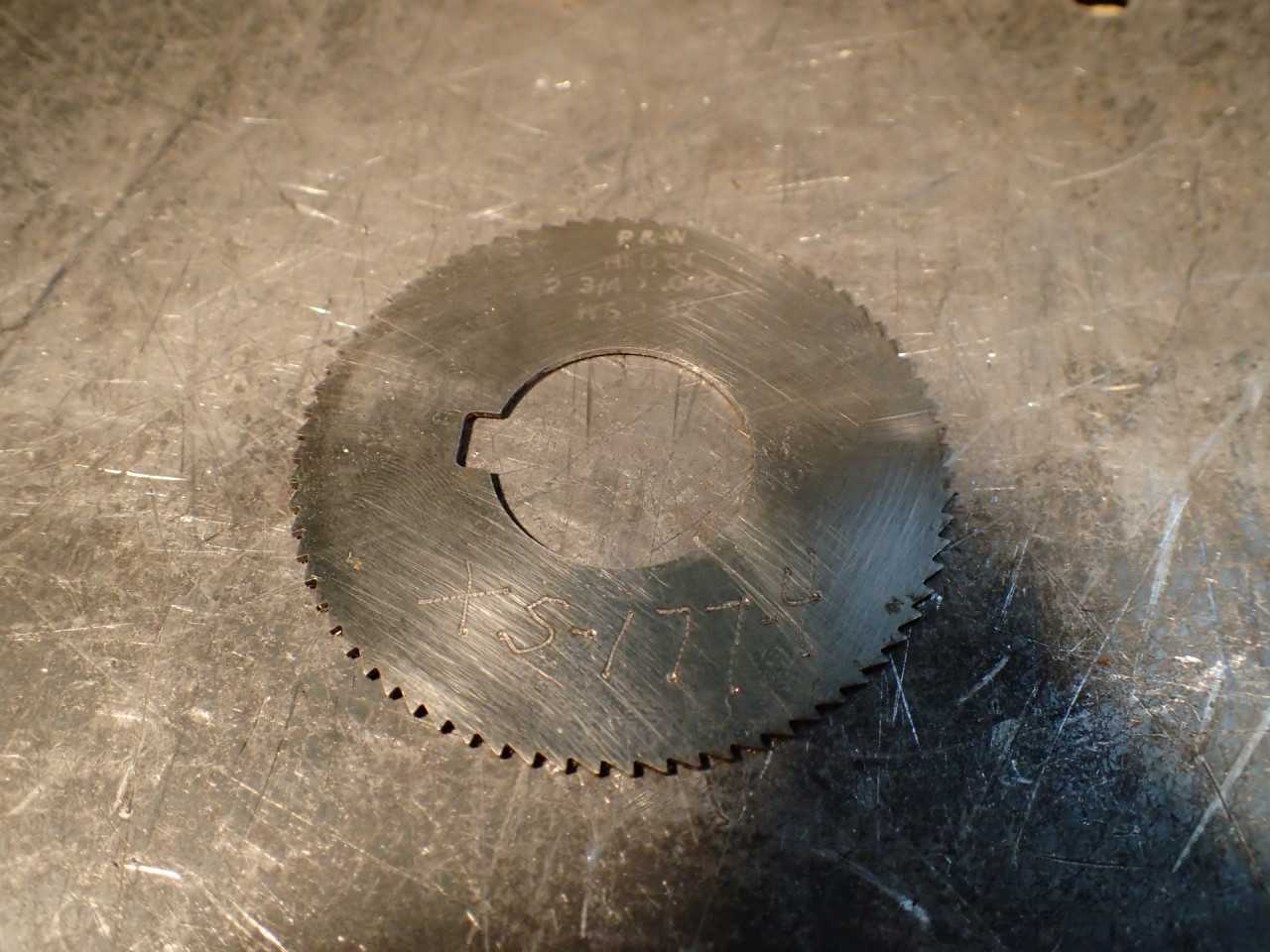 P&W .042" x 2-1/2" Horizontal Milling Cutter Metal Slitting Saw: 1" Arbor Hole - MILLING TOOLS