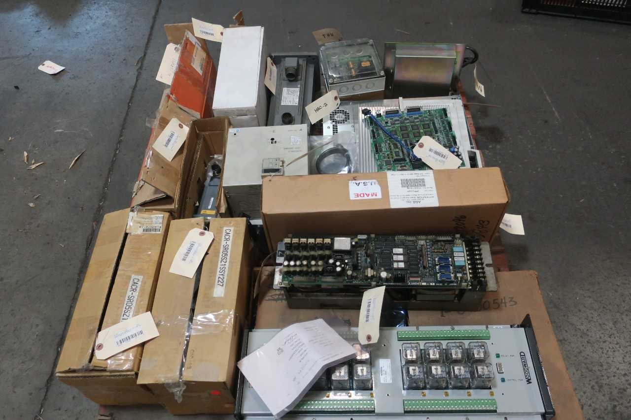 1 PALLET OF ASSORTED ELECTRICAL CIRCUIT BOARDS, CONTROLLS, AMP SERVO DRIVE, POWER SUPPLY, SERVO AMPS, SERVO MOTORS- ABB, YASKAWA, MITSUBISHI, MITUTOYO, WOODWARD, DAMETRIC - SERVO