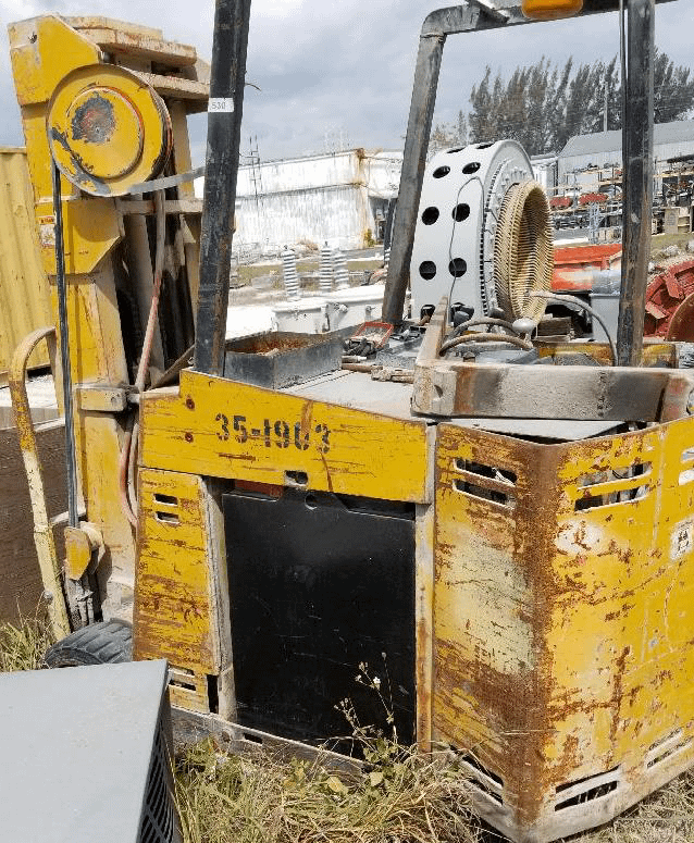 Lot of 2 Forklifts - ELECTRIC POWER TOOLS