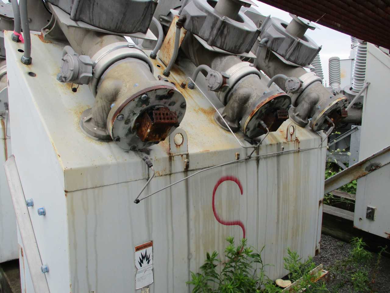 1990 Siemens SP SF6 breaker. Type SP48.3-31.5-3. 48kv, 31.5ka, 1200A - CIRCUIT BREAKERS