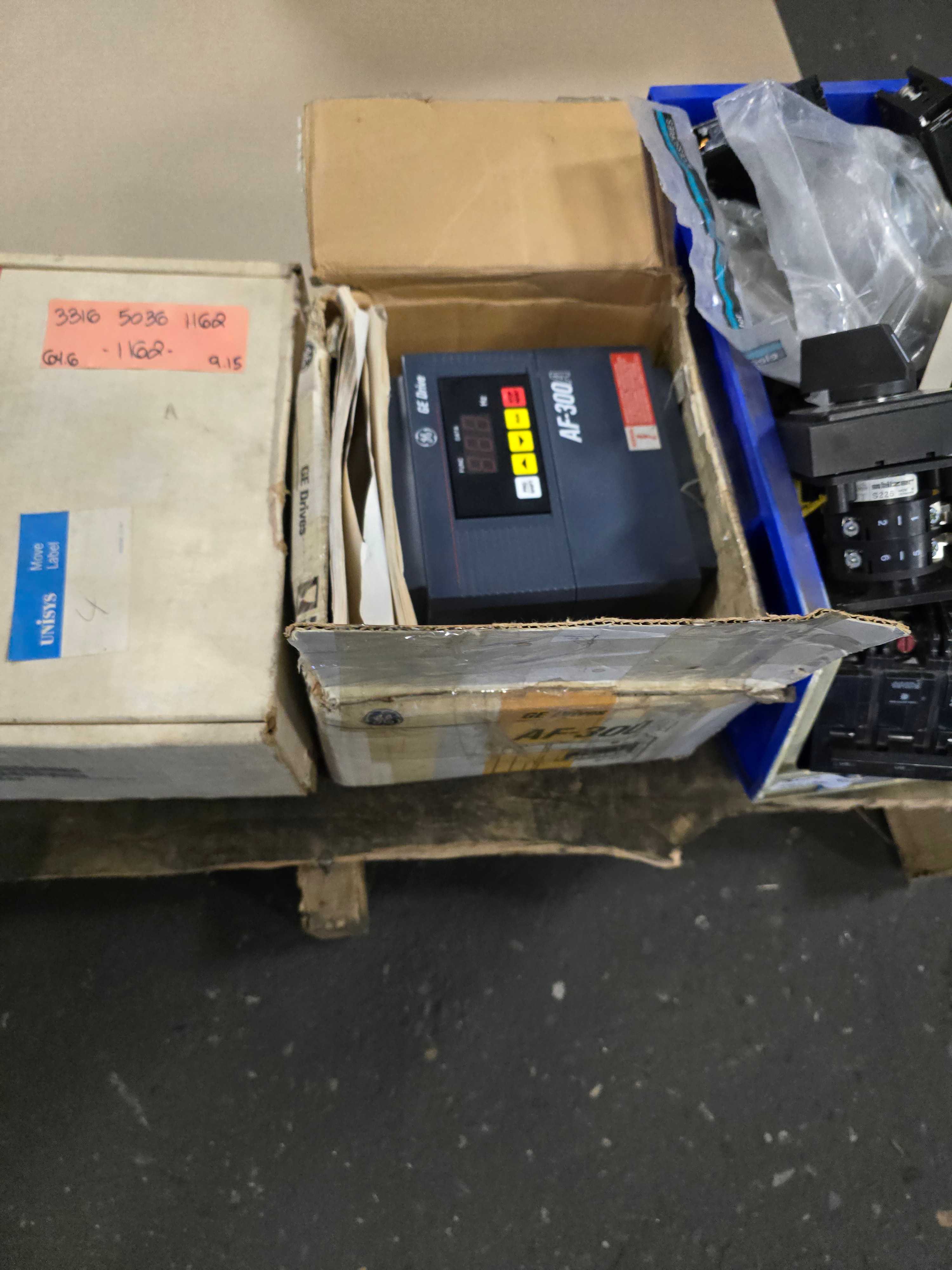 LOT OF INDUSTRIAL & ELECTRICAL PARTS - INDUSTRIAL PARTS