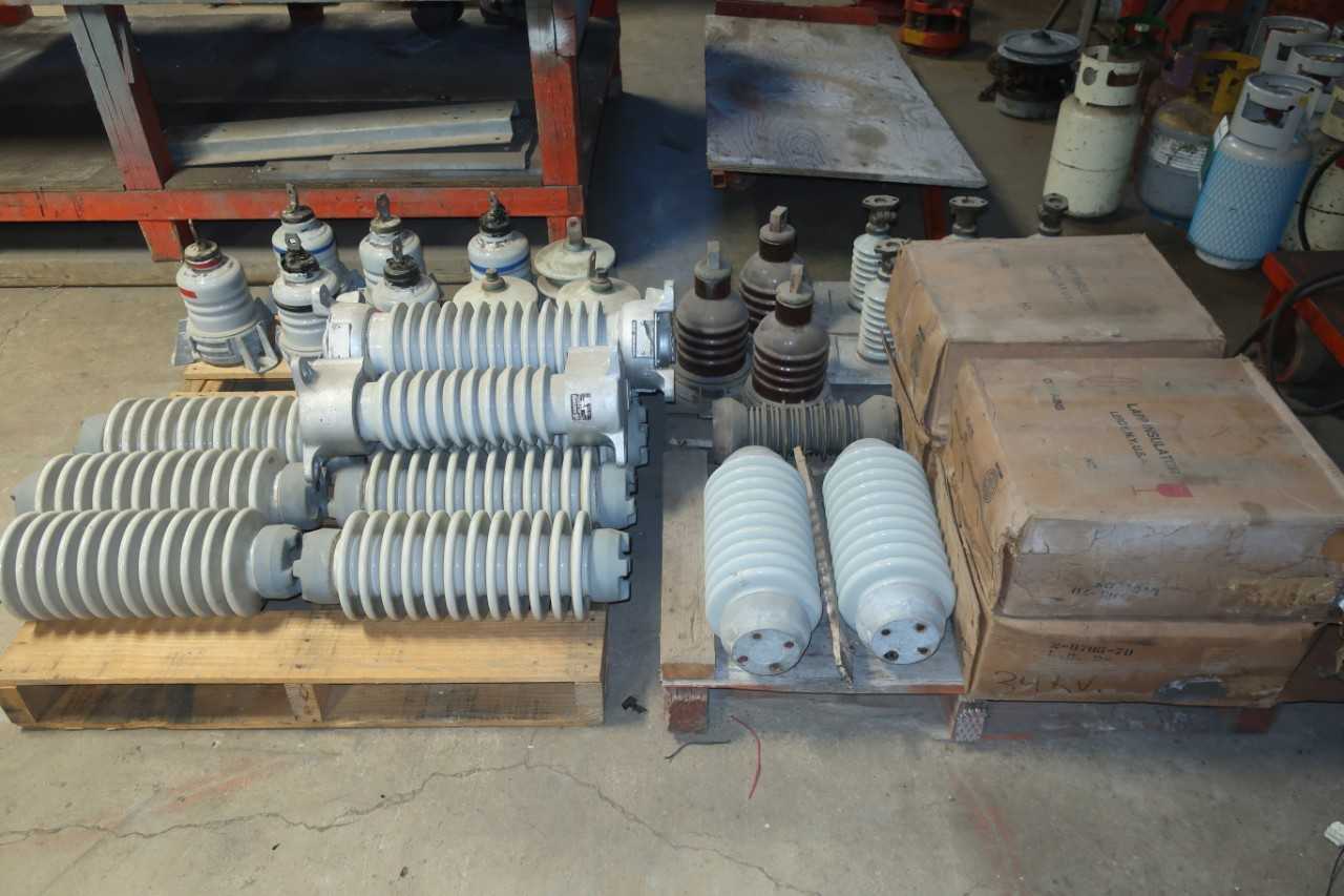 2 PALLETS OF INSULATORS, MCGRAW EDISON - CIRCUIT BREAKERS