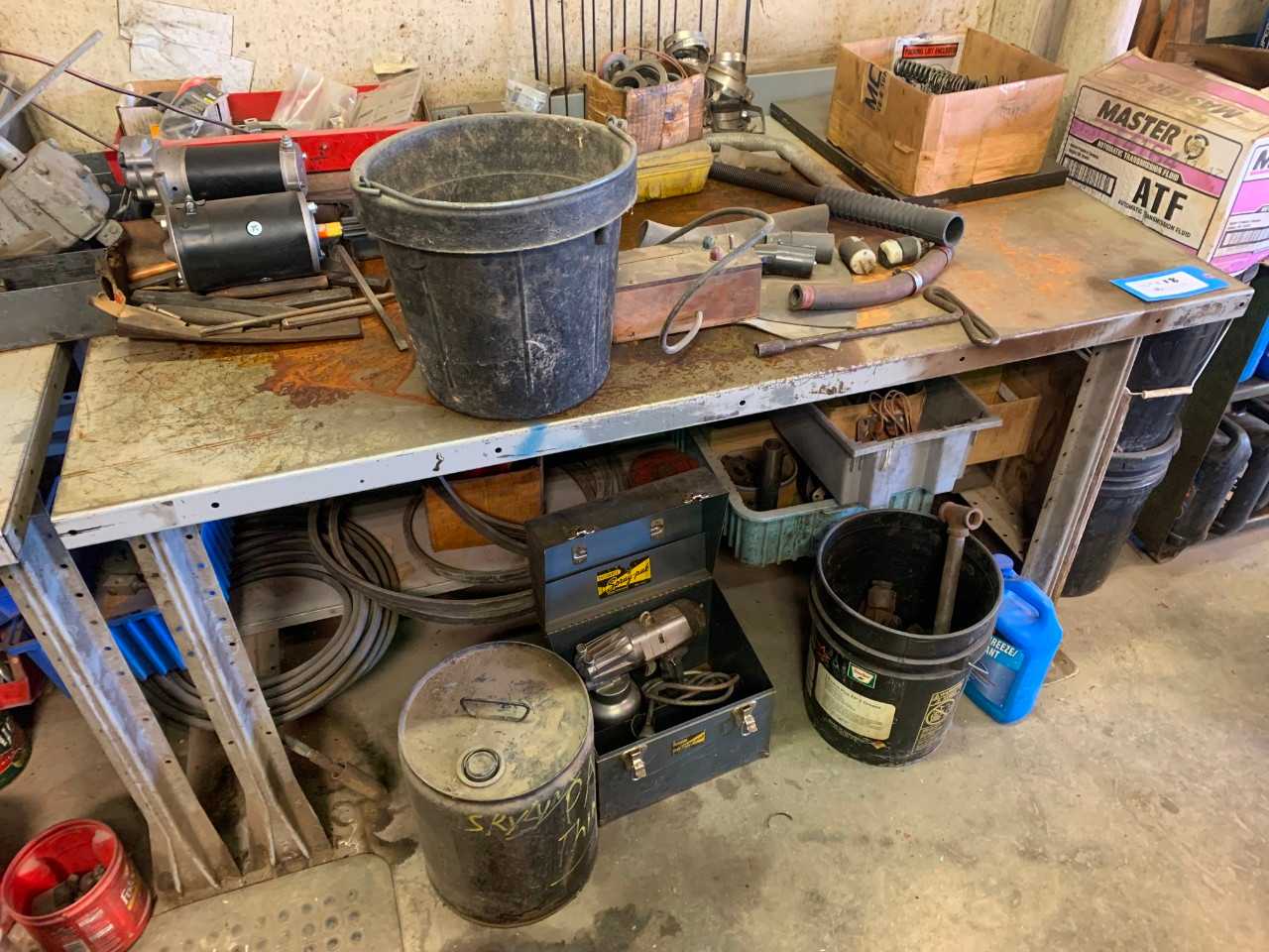 Metal bench w/ spray pak - MATERIAL HANDLING