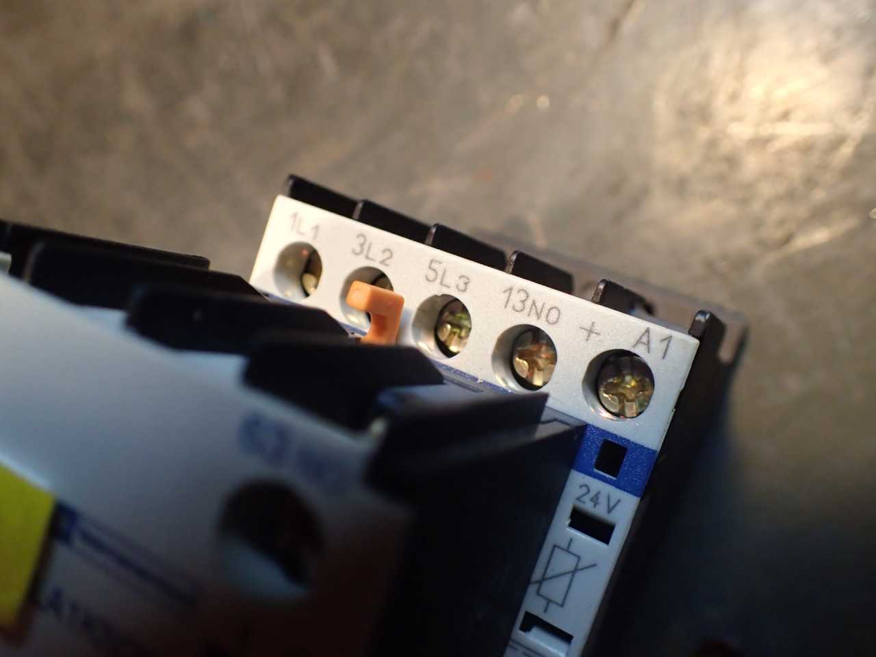 Telemechanique LP1K0910BD3 Non-Reversing Contactor 3-Pole 9A 4-kW, LA1KN20 Block - CONTACTORS