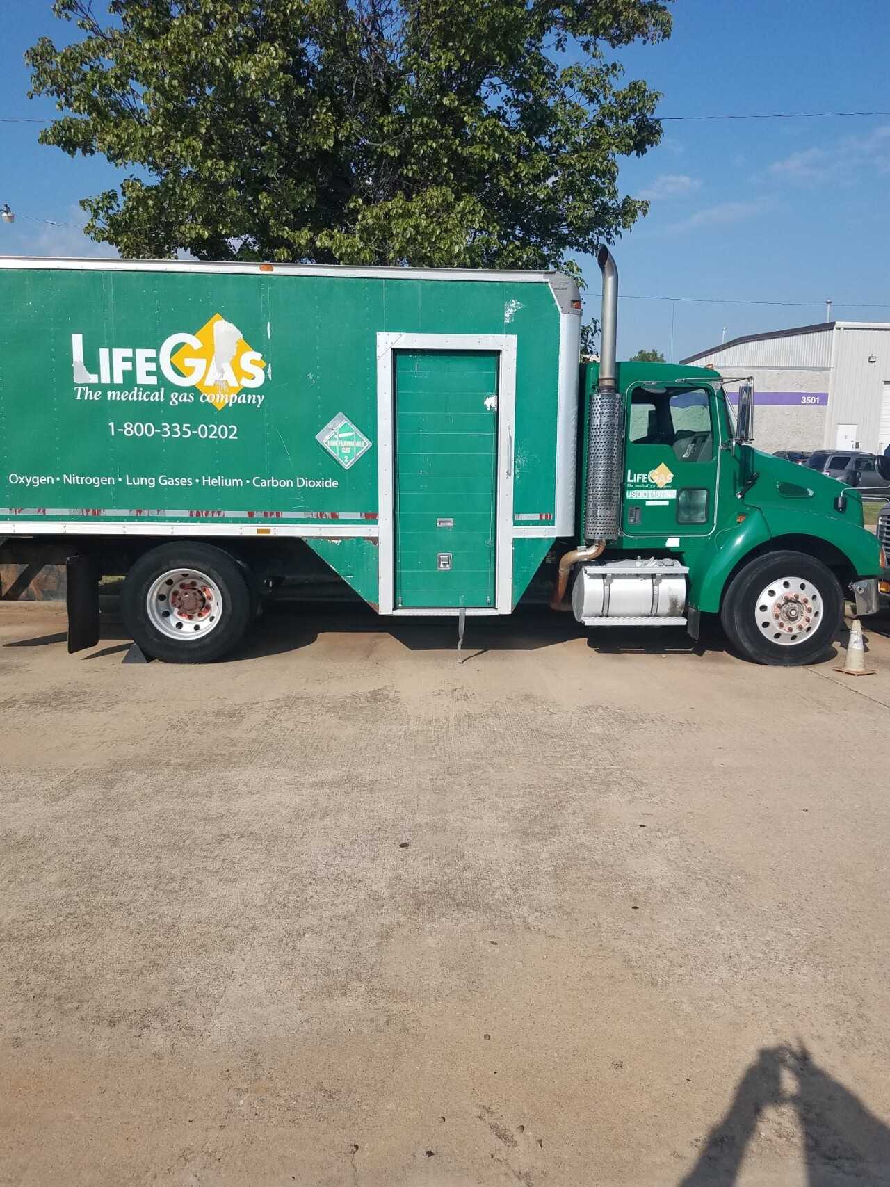 2006 Kenworth T300 Strait Truck - HYDRO EXCAVATOR TRUCKS