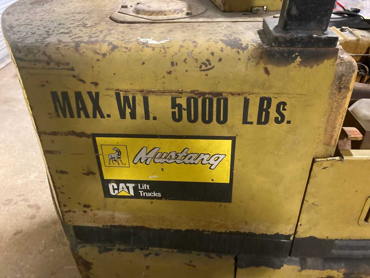 Caterpillar V50C Mustang 5000lb forklift - FORKLIFTS