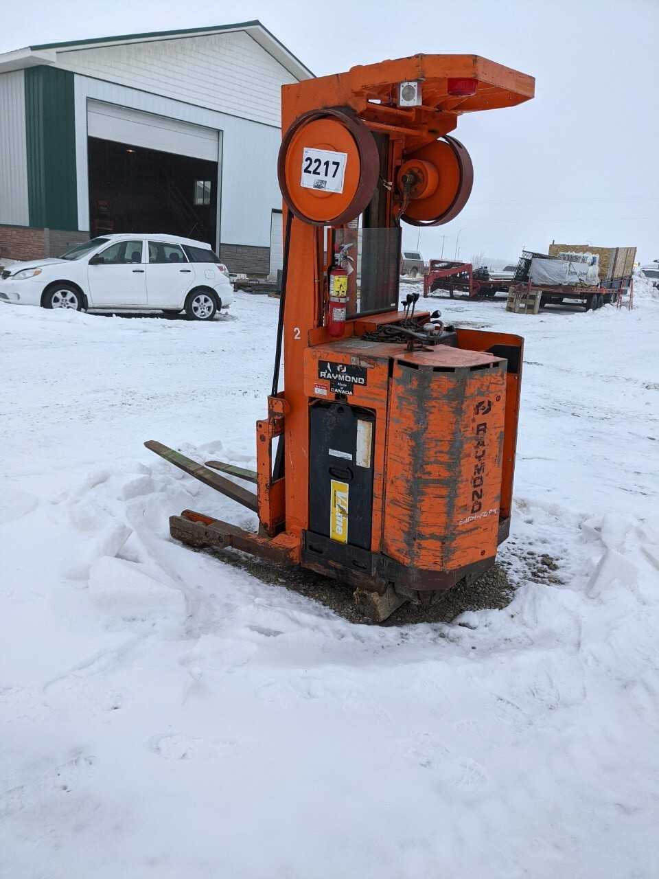 Raymond forklift 20R30T With Charger - TELESCOPIC HANDLERS