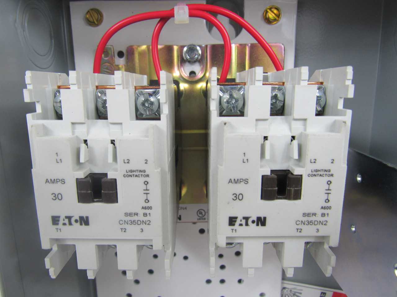 Lot of Quantity 2x ECL03C1A4A Lighting Contactors - LIGHTING
