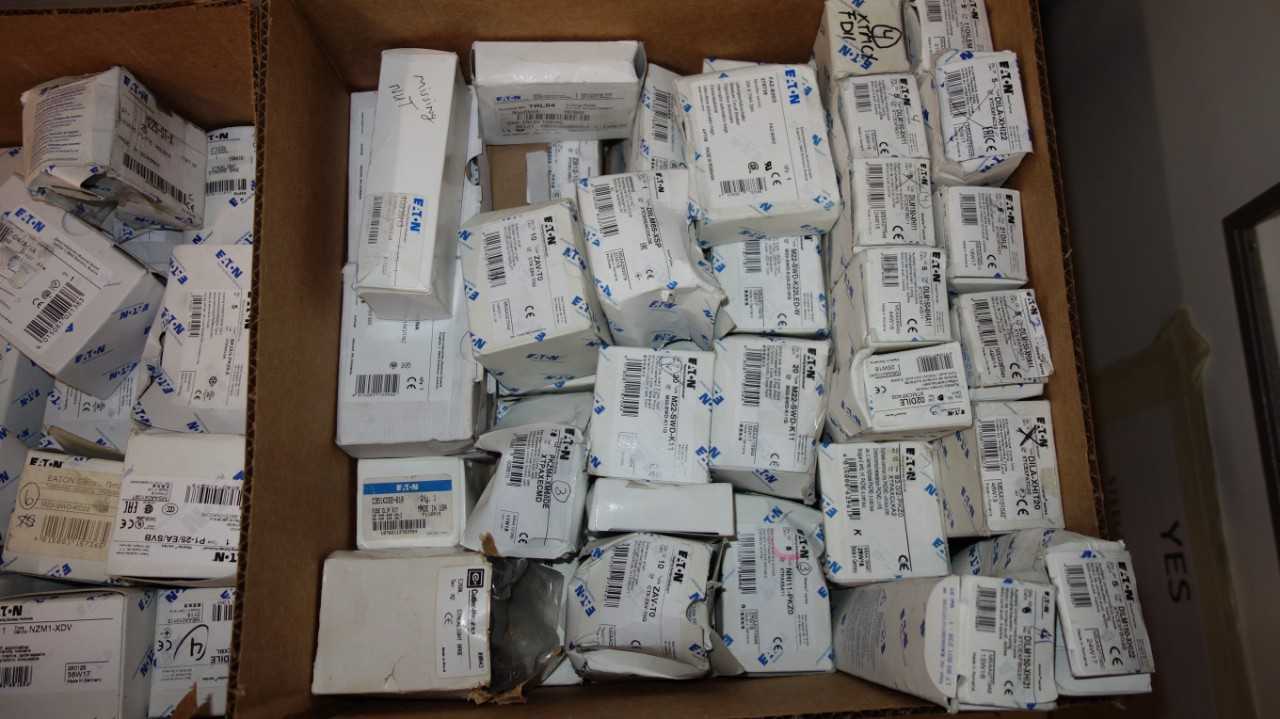 1 BOX OF EATON / CUTLER HAMMER ELECTRICAL - ELECTRICAL COMPONENTS