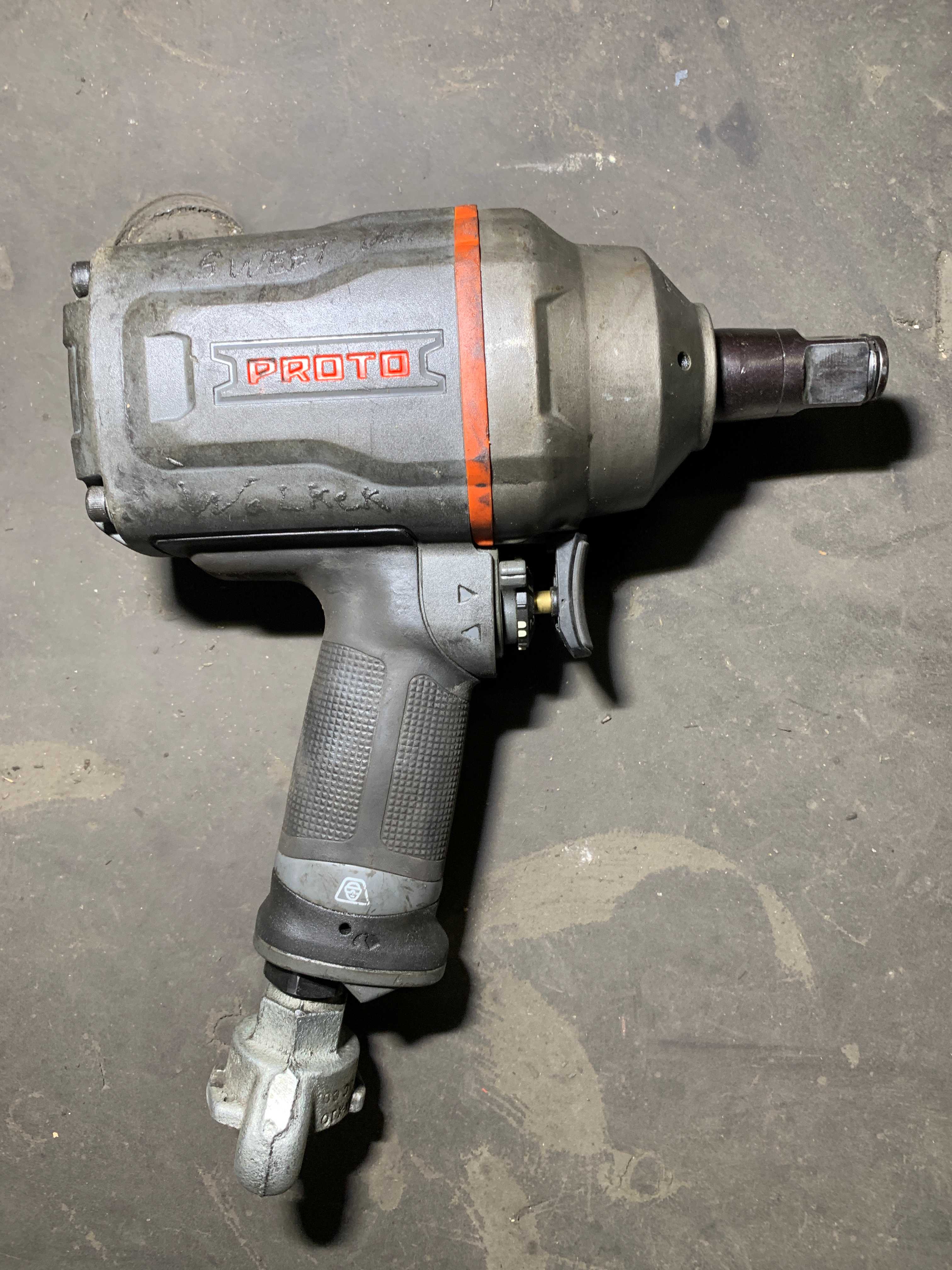 LOT OF FIVE PNEUMATIC TOOLS (Quantity of 2) - PNEUMATIC POWER TOOL