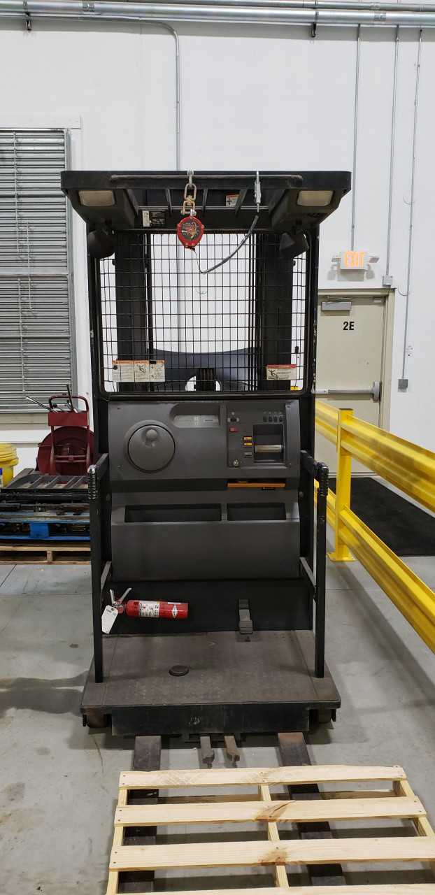2005 Crown SP342030TT210 order picker Grove City OH - ORDER PICKER