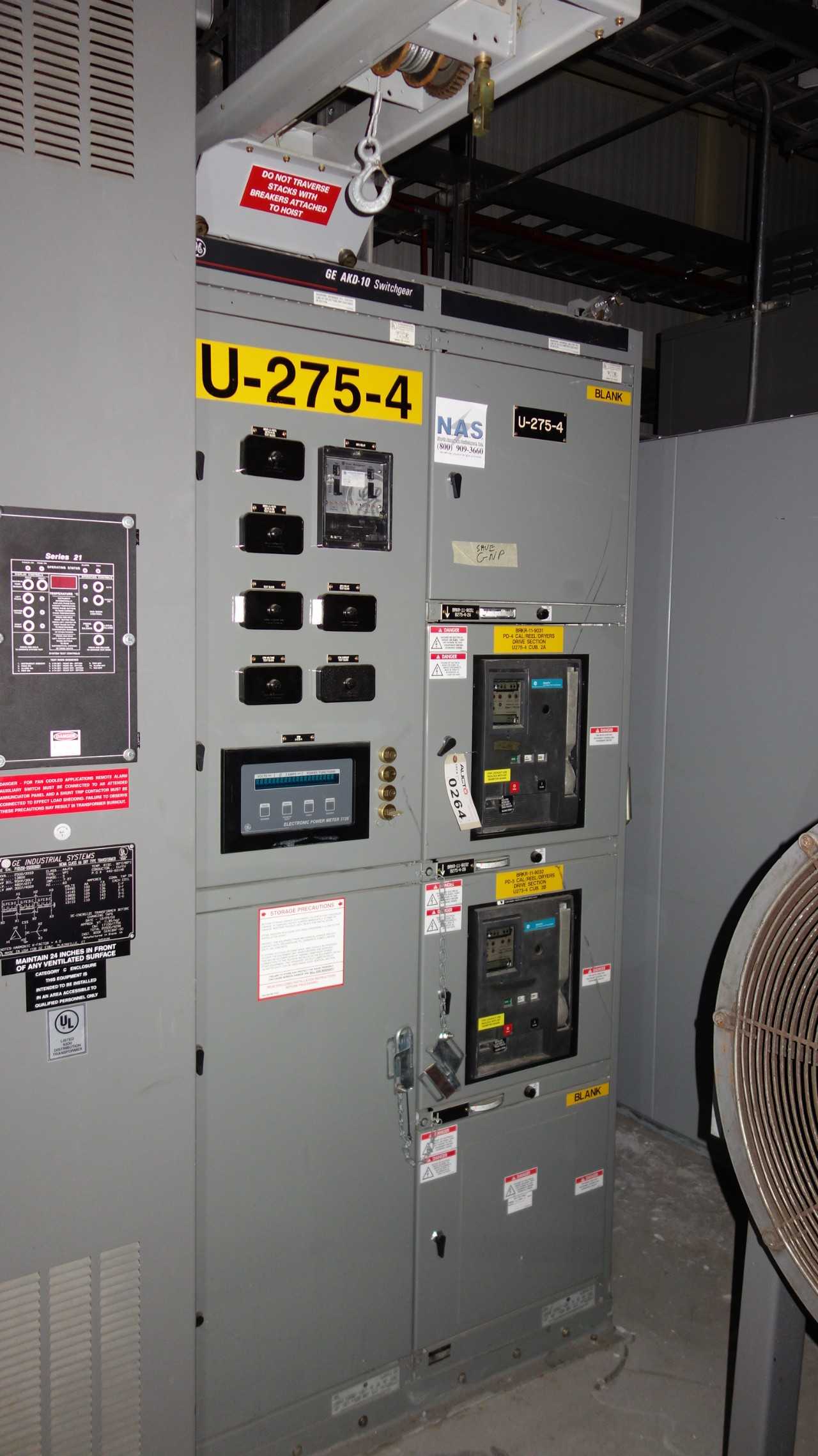 LOT OF 2 SECTIONS OF GE AKD-10 SWITCHGEAR PANELS w (2) 1600A WAVEPRO BREAKERS - SWITCHGEAR
