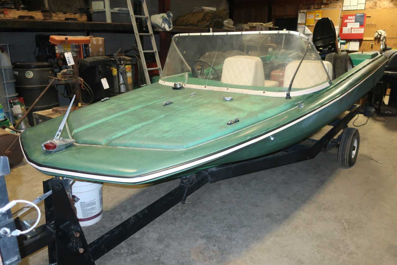 MERCURY FISHING BOAT W/ MERCURY 70HP OUTBOARD MOTOR