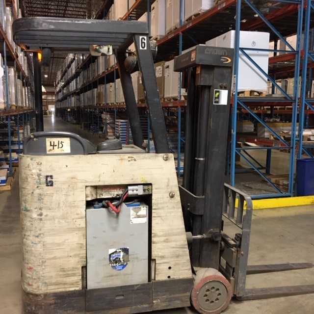 2005 Crown RC3020-30 standup counterbalance, Lemoyne, PA - FORKLIFTS
