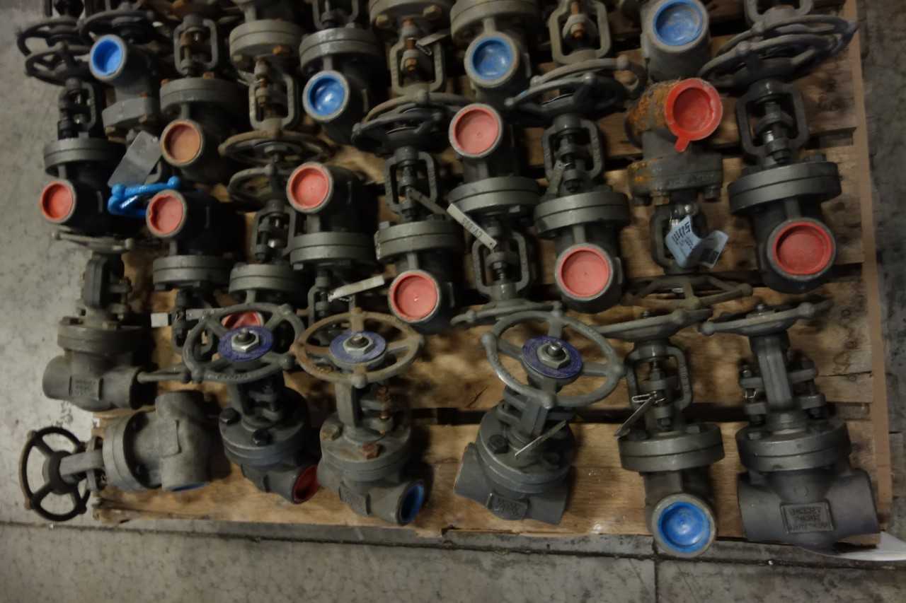1 PALLET OF ASSORTED 1.5" GATE VALVES - VALVES