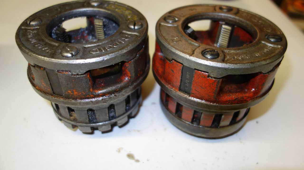 LOT OF 2 RIDGID 1-1/2 IN DIE HEADS - ELECTRIC POWER TOOLS